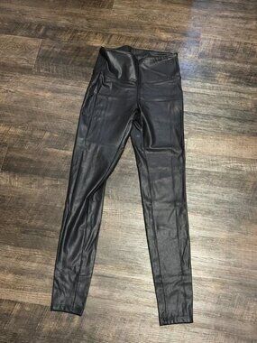Time and Tru Leggings Leather